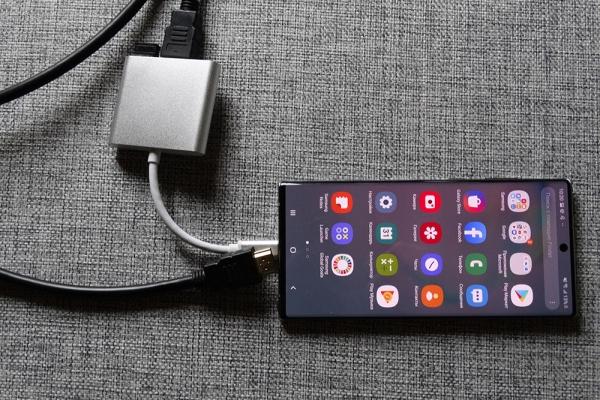 Обзор Samsung Galaxy Note 10 Plus: смартфон с отличной камерой, идеальными изгибами и скрытыми недостатками Обзор Samsung Galaxy Note 10 Plus: смартфон с отличной камерой, идеальными изгибами и скрытыми недостатками