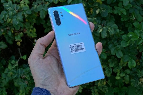 Обзор Samsung Galaxy Note 10 Plus: смартфон с отличной камерой, идеальными изгибами и скрытыми недостатками Обзор Samsung Galaxy Note 10 Plus: смартфон с отличной камерой, идеальными изгибами и скрытыми недостатками