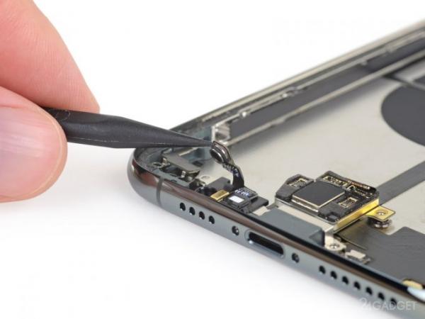 Разбираем на части iPhone 11 (15 фото)