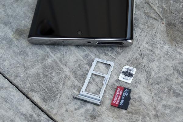 Обзор Samsung Galaxy Note 10 Plus: смартфон с отличной камерой, идеальными изгибами и скрытыми недостатками Обзор Samsung Galaxy Note 10 Plus: смартфон с отличной камерой, идеальными изгибами и скрытыми недостатками