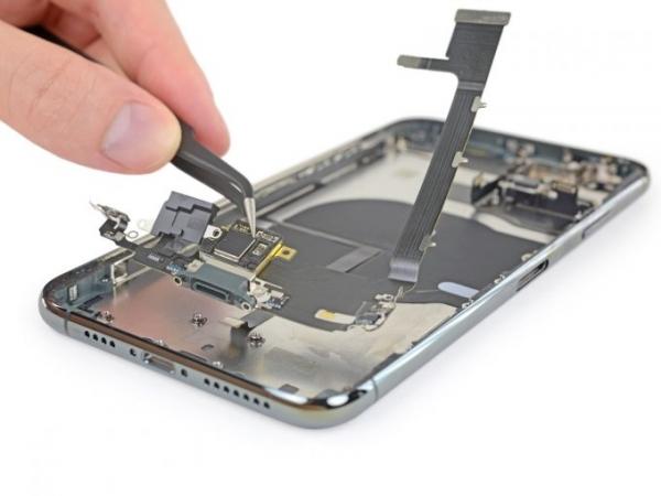 Разбираем на части iPhone 11 (15 фото)
