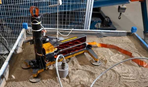 Ремонт по-марсиански: инженеры NASA вернули бур аппарата InSight к работе, стукнув по нему лопатой Ремонт по-марсиански: инженеры NASA вернули бур аппарата InSight к работе, стукнув по нему лопатой