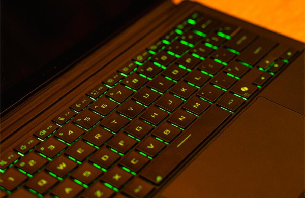 Обзор Asus ROG Flow Z13 (2025): мощного игрового планшета 2-в-1 с дисплеем 180 Гц Обзор Asus ROG Flow Z13 (2025): мощного игрового планшета 2-в-1 с дисплеем 180 Гц