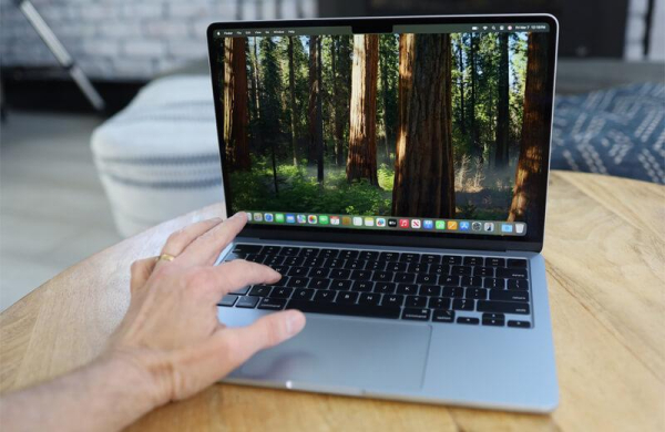 Обзор Apple MacBook Air 13 M4 (2025): лучшего ультрабука с мощным процессором